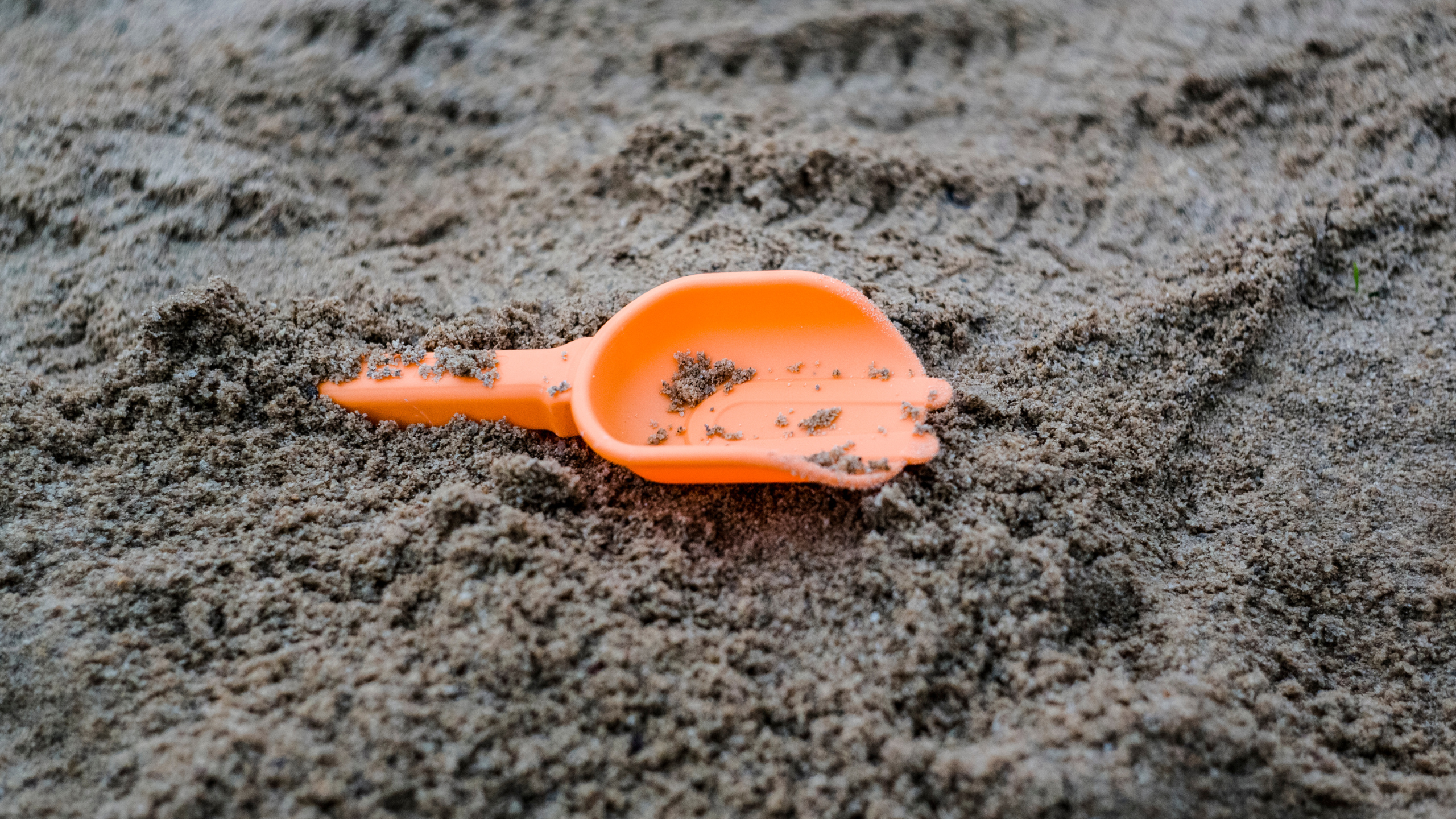 Plastic shovels: Functional but... non-functionally inadequate